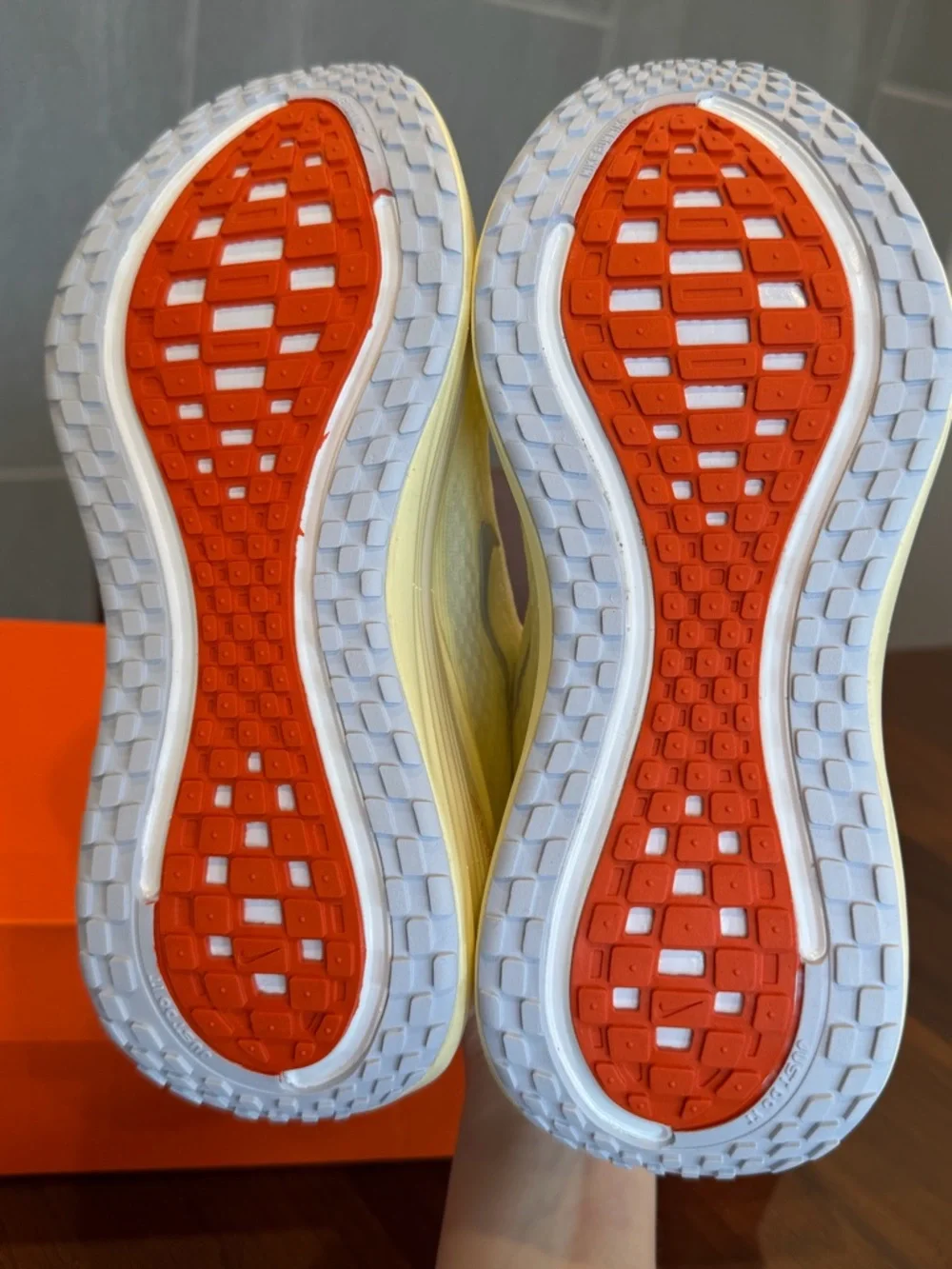 Women’s Nike Vomero Plus - Picture 4 of 4